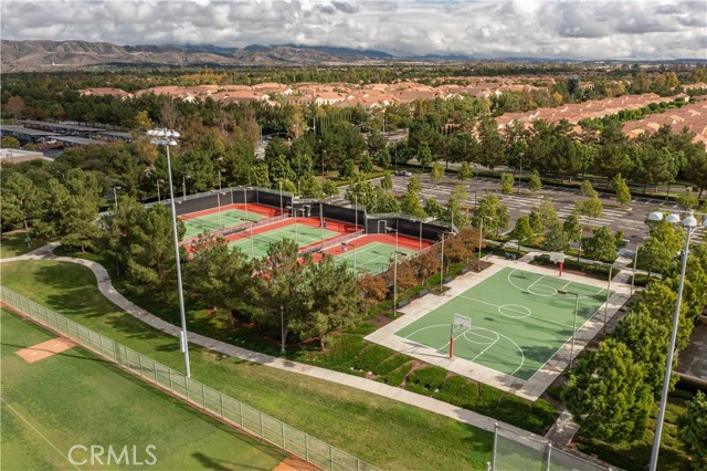 81 Strawberry, Irvine CA: https://media.crmls.org/medias/88f62219-dfff-4bcb-a755-3fe3d61c5e4d.jpg