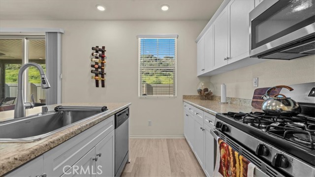 Detail Gallery Image 12 of 40 For 17114 Gray Pine Pl, San Bernardino,  CA 92407 - 3 Beds | 2/1 Baths