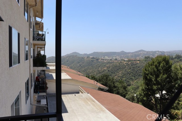 2385 Roscomare Road, Bel Air CA: https://media.crmls.org/medias/88f6de2c-2be0-4bc4-a7e5-12c97eaac787.jpg