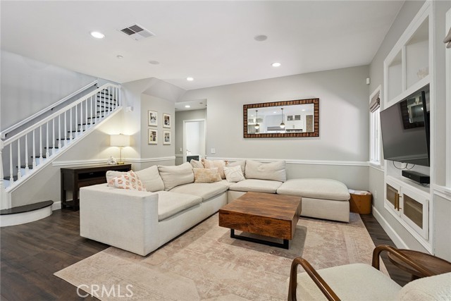 Detail Gallery Image 14 of 38 For 5179 Knollwood Way, Woodland Hills,  CA 91364 - 4 Beds | 3 Baths