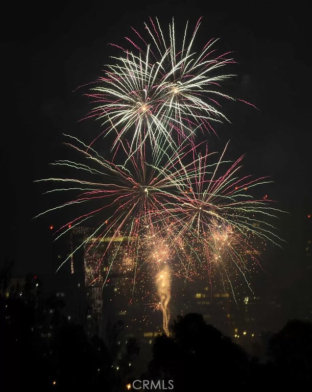 https://media.crmls.org/medias/88f7cc7c-0892-43bd-b594-38497aac5b14.jpg?preset=X-Large