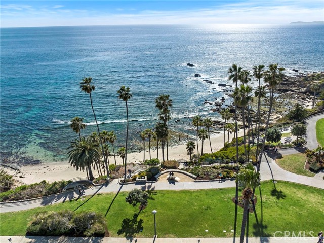 350 Cliff, Laguna Beach CA: https://media.crmls.org/medias/88f83c13-a985-4a0d-97a2-a4e240516c36.jpg