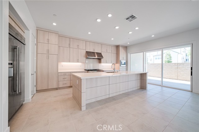 Detail Gallery Image 8 of 31 For 121 Wild Flower, Lake Forest,  CA 92630 - 5 Beds | 5 Baths