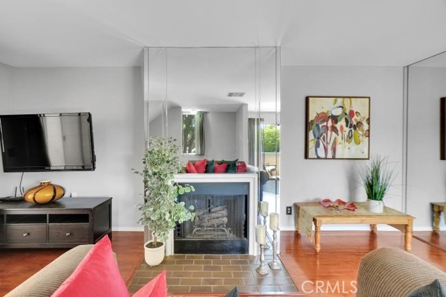 Detail Gallery Image 24 of 51 For 9917 Independence Ave #C,  Chatsworth,  CA 91311 - 2 Beds | 2 Baths