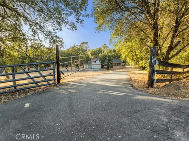 Detail Gallery Image 2 of 30 For 101 Shelterwood Ln, Oroville,  CA 95966 - 3 Beds | 2/1 Baths