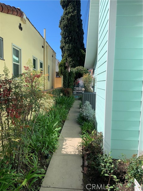 Detail Gallery Image 16 of 19 For 305 Roycroft, Long Beach,  CA 90814 - 3 Beds | 2 Baths