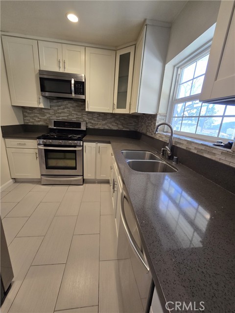 Detail Gallery Image 4 of 27 For 2944 Mayfield, La Crescenta,  CA 91214 - 3 Beds | 2 Baths