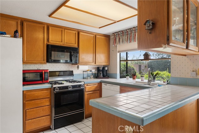 Detail Gallery Image 5 of 39 For 22668 Hunwut Dr, Wildomar,  CA 92595 - 4 Beds | 2 Baths