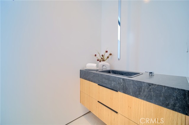 203 indianapolis Avenue, Huntington Beach CA: https://media.crmls.org/medias/88fc3c18-a131-44c9-bab0-111b3efcdd9d.jpg