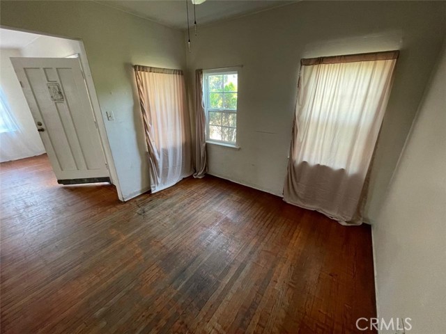 Detail Gallery Image 9 of 31 For 11250 Victory Bld, North Hollywood,  CA 91606 - 3 Beds | 1/1 Baths