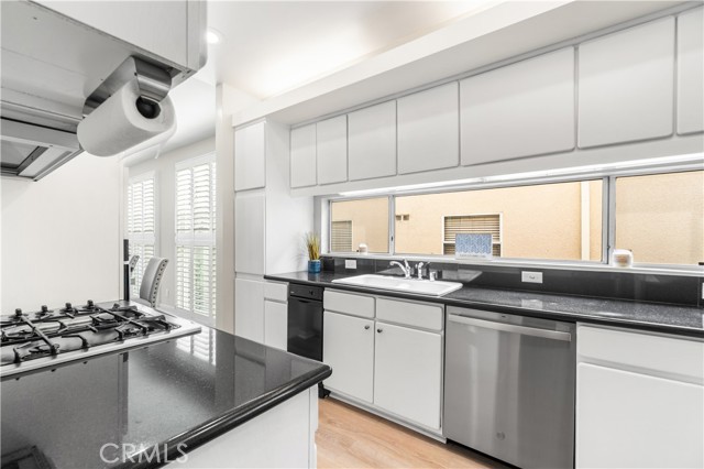 Detail Gallery Image 18 of 47 For 1927 Glendon #301,  Los Angeles,  CA 90025 - 2 Beds | 2 Baths