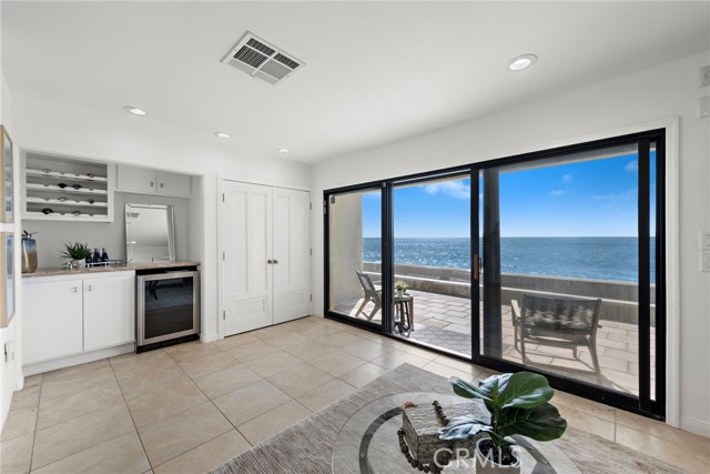 89 Blue Lagoon Villa, Laguna Beach CA: https://media.crmls.org/medias/88fd5d63-99c9-4e7a-940b-03a0911144b8.jpg