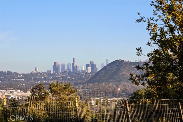 1220 E Providencia Avenue, Burbank CA: https://media.crmls.org/medias/88fd6bb8-4bd9-4a78-81e6-17b5bb81e3ab.jpg