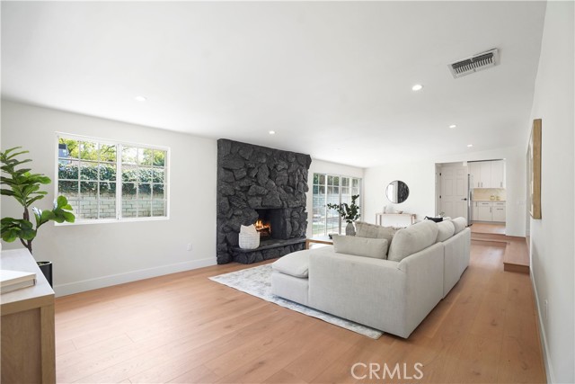 Detail Gallery Image 36 of 46 For 18324 Sylvan St, Tarzana,  CA 91335 - 4 Beds | 2 Baths
