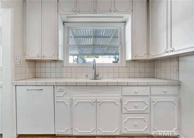 Detail Gallery Image 10 of 30 For 5239 Comercio Ave, Woodland Hills,  CA 91364 - 2 Beds | 1 Baths