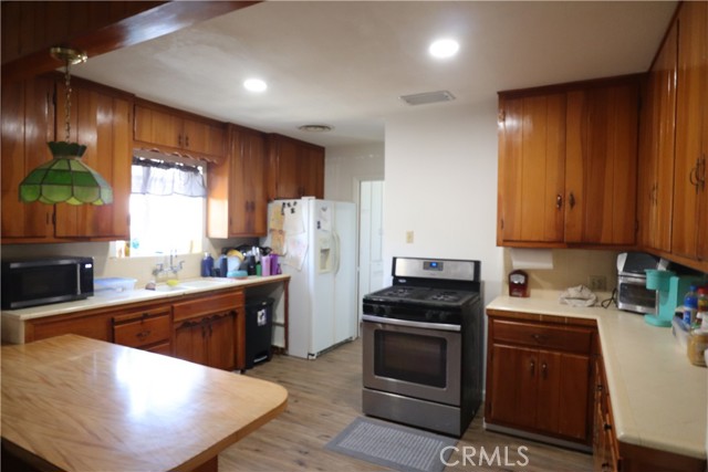 1004 Paloma Street, Bakersfield CA: https://media.crmls.org/medias/88fe03fc-dac7-48e8-9960-893ddfeb3f7b.jpg