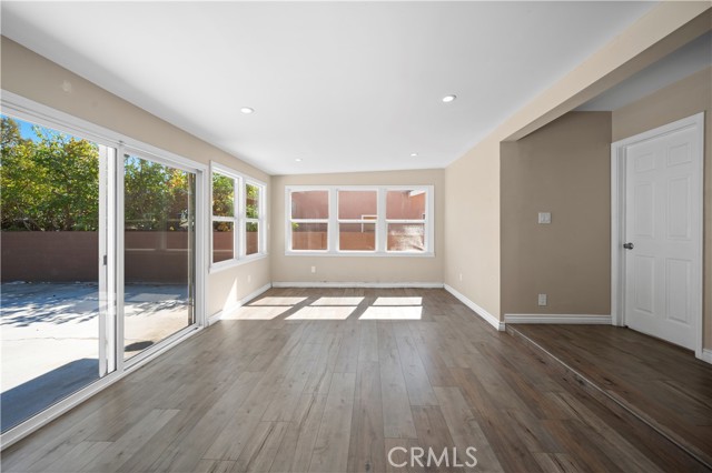 7736 Bellaire Avenue, North Hollywood CA: https://media.crmls.org/medias/88fe7d84-e249-4c67-887e-1a65021fe3f4.jpg
