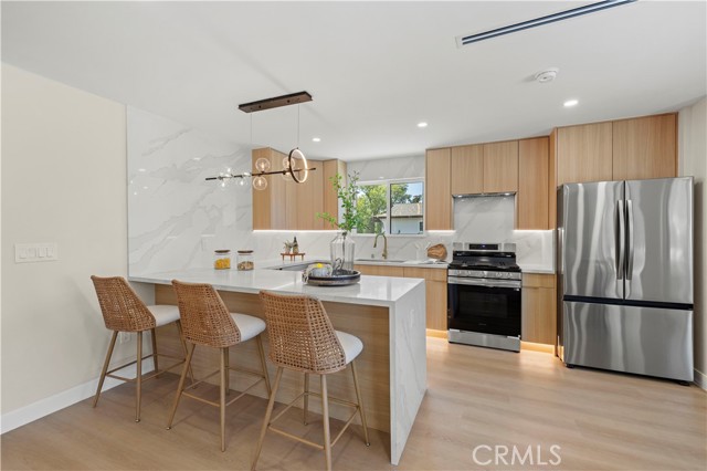 23701 Sylvan Street, Woodland Hills CA: https://media.crmls.org/medias/88fe802b-ed83-41d2-a6c9-87665f8a8936.jpg