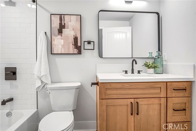 Detail Gallery Image 5 of 20 For 10035 S Western Ave #106,  Los Angeles,  CA 90047 - 2 Beds | 2 Baths