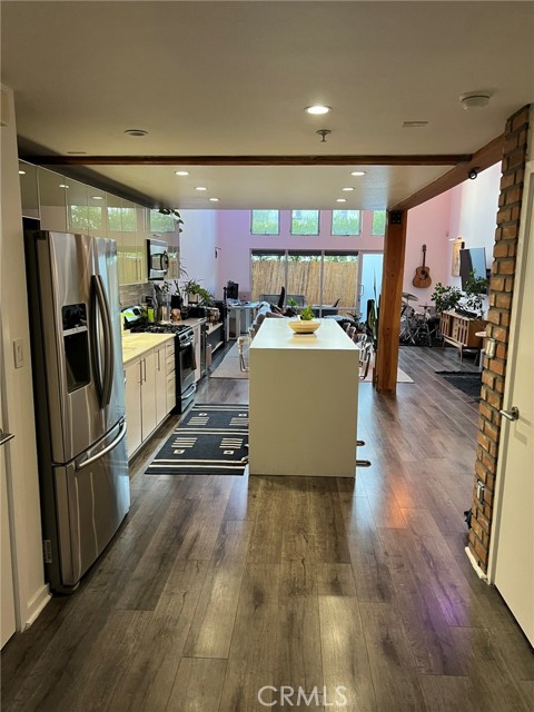 4215 Glencoe Avenue, Marina del Rey CA: https://media.crmls.org/medias/88ff4670-88f2-4209-8204-99d2949b75b6.jpg