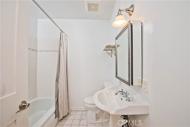 Detail Gallery Image 20 of 44 For 13964 Peach Grove St, Sherman Oaks,  CA 91423 - 3 Beds | 3 Baths