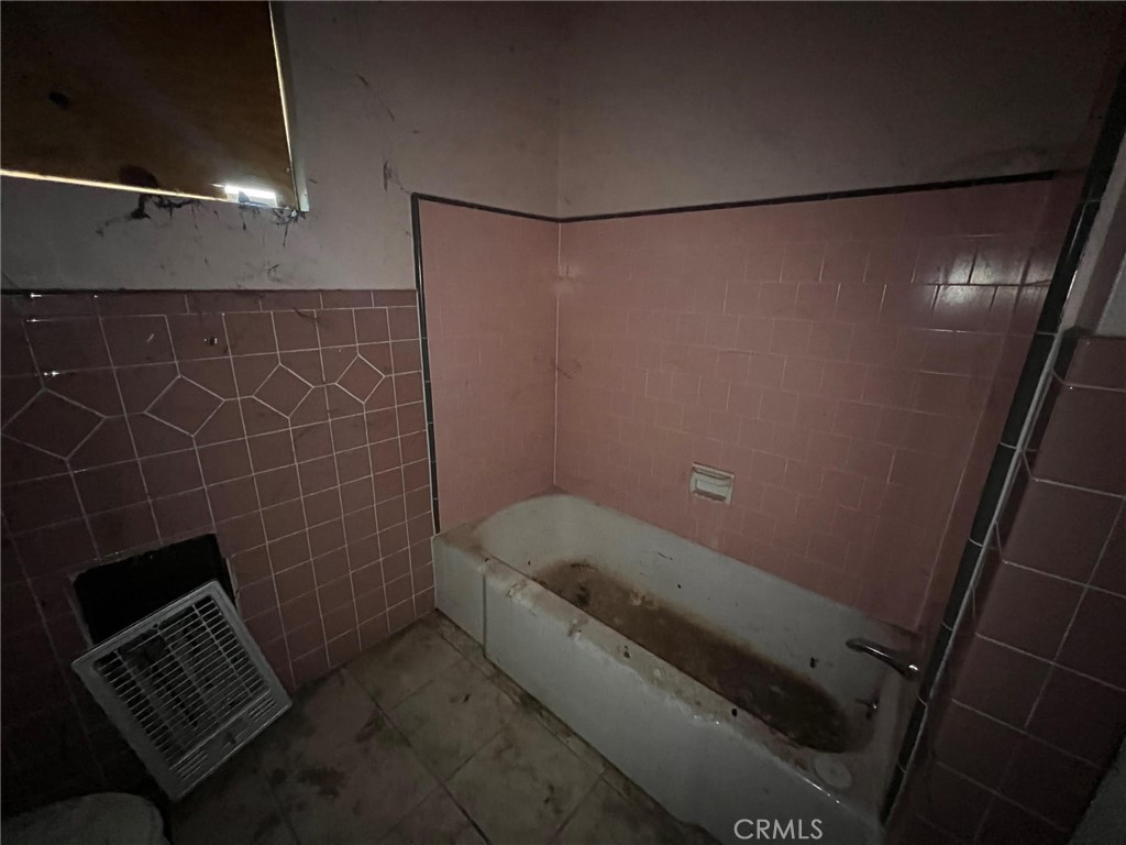 https://media.crmls.org/medias/88ff92c1-32ff-40f6-a073-fa6725ab18a3.jpg?preset=X-Large