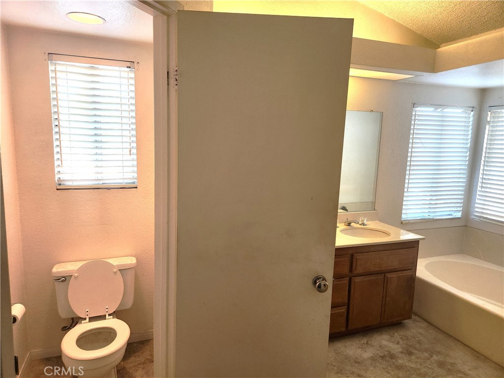 https://media.crmls.org/medias/88ff9ee7-0374-4a7d-9226-34c5f75b501b.jpg?preset=X-Large