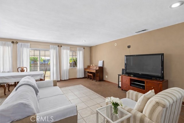 Detail Gallery Image 7 of 35 For 9370 Dorrington, Arleta,  CA 91331 - 3 Beds | 2 Baths