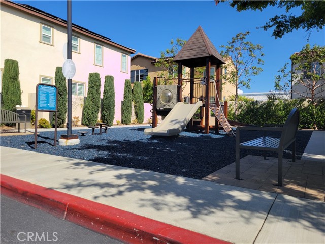 56 Linden Lane, Temple City CA: https://media.crmls.org/medias/89005105-da4a-4be1-9404-f5e860db1cc0.jpg