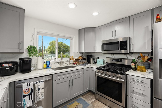 Detail Gallery Image 16 of 34 For 1569 W Jefferson Blvd,, Los Angeles,  CA 90018 - 3 Beds | 2/1 Baths