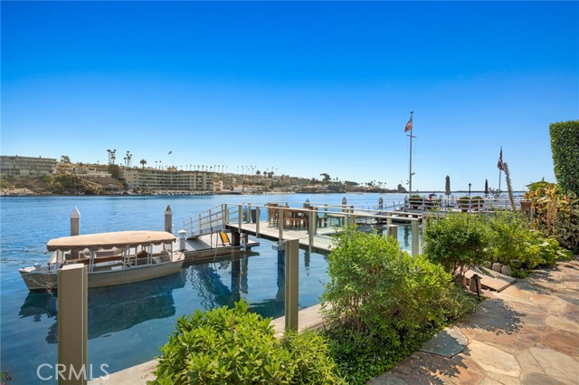 2238 Channel Road, Newport Beach CA: https://media.crmls.org/medias/8900fc3b-88f9-4e15-8ce1-72a1db61e16e.jpg