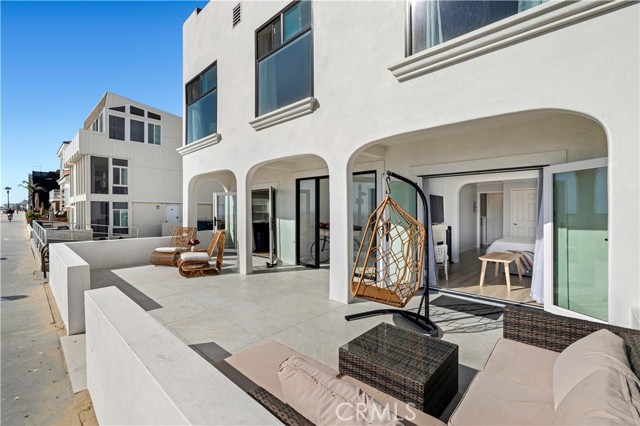 Detail Gallery Image 4 of 73 For 1628 W Oceanfront, Newport Beach,  CA 92663 - – Beds | – Baths