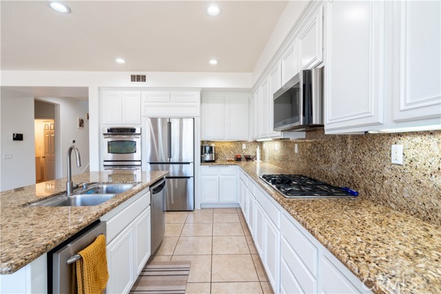 Detail Gallery Image 8 of 35 For 20860 Sardinia Way, Porter Ranch,  CA 91326 - 4 Beds | 3 Baths