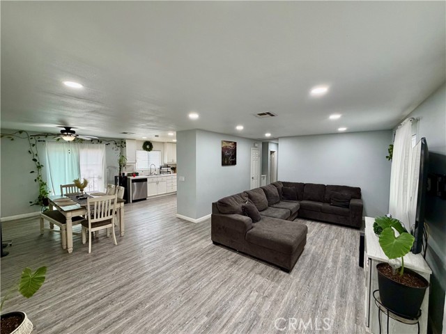 Detail Gallery Image 4 of 31 For 226 E King St, San Bernardino,  CA 92408 - 3 Beds | 2 Baths