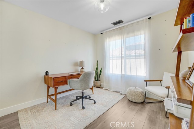 Detail Gallery Image 23 of 34 For 19920 Holly Dr, Saugus,  CA 91350 - 3 Beds | 2/1 Baths