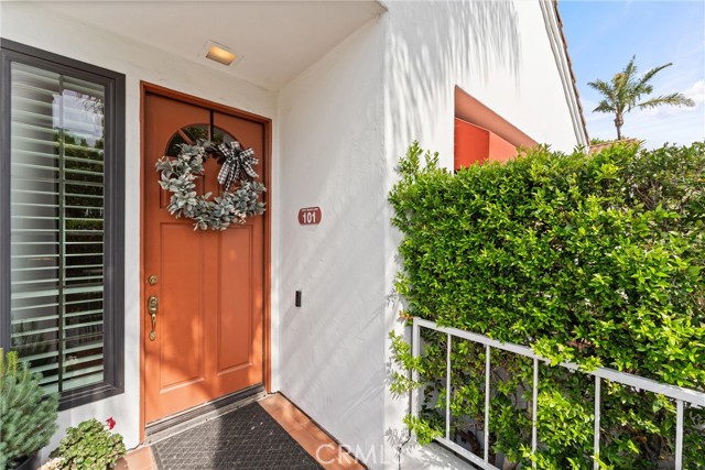 Detail Gallery Image 6 of 51 For 19431 Ranch Ln #101,  Huntington Beach,  CA 92648 - 4 Beds | 3/1 Baths