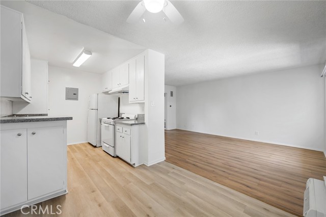 1422 N Curson Avenue, Los Angeles CA: https://media.crmls.org/medias/8904872f-ef5c-435b-8f3e-44ffc6835b6b.jpg