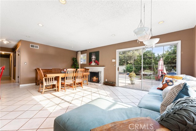 1646 E 15th Street, Santa Ana CA: https://media.crmls.org/medias/8904e7db-d916-40ab-aff4-6a183505528d.jpg