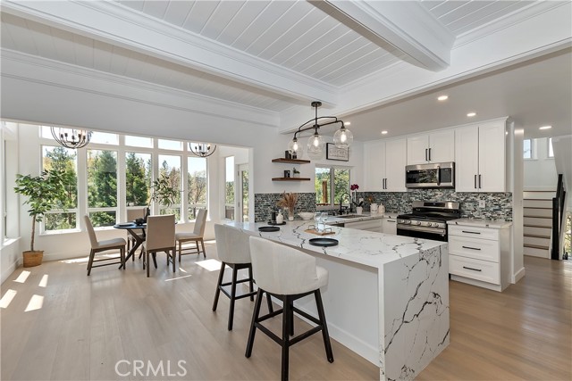 Detail Gallery Image 6 of 59 For 27757 North Bay Rd, Lake Arrowhead,  CA 92352 - 4 Beds | 3 Baths