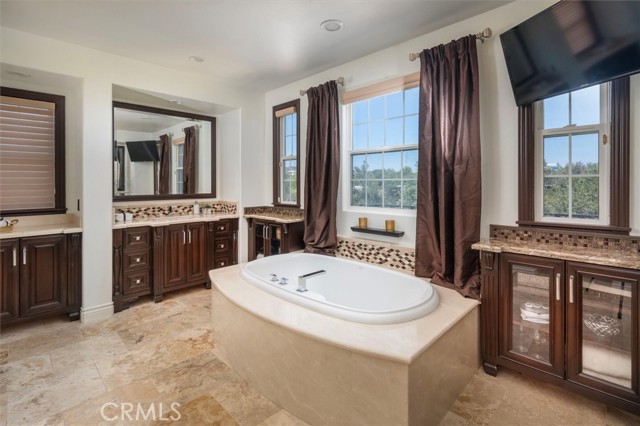 24816 Los Altos Drive, Valencia CA: https://media.crmls.org/medias/8905140f-032b-49df-88bf-c4f8af3c7d32.jpg