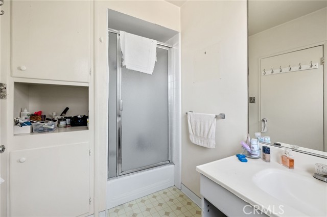 618 Prospect Main en suite 3/4 bath