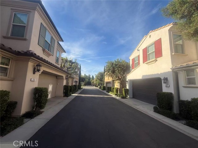 Detail Gallery Image 2 of 5 For 231 Bright Poppy, Irvine,  CA 92618 - 4 Beds | 3 Baths