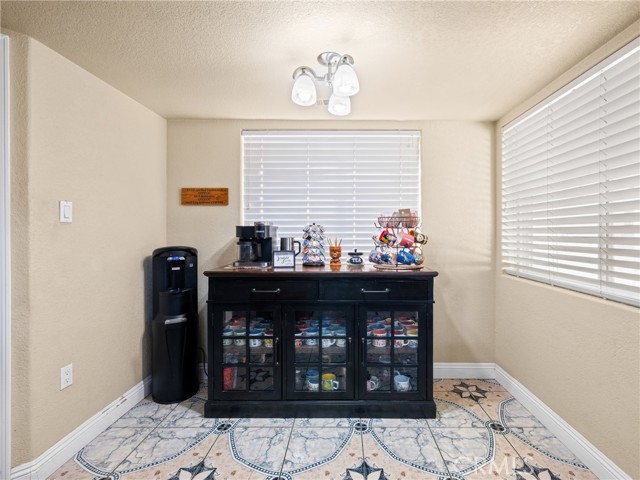 13136 Tawya Road, Apple Valley CA: https://media.crmls.org/medias/89066e30-f11d-4937-b2c7-632a5e8e86e8.jpg