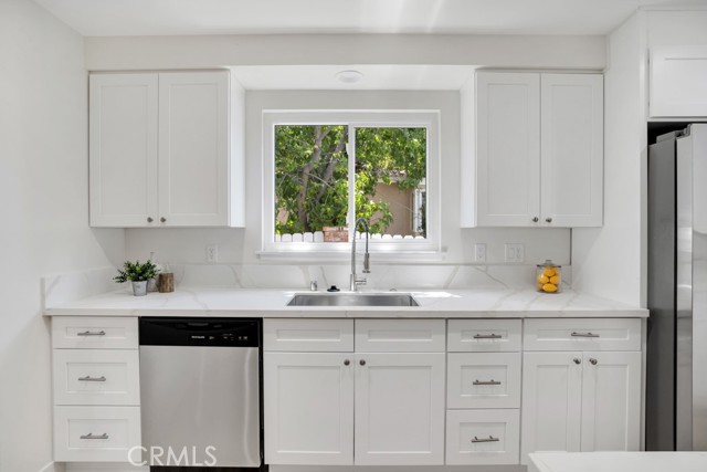 Detail Gallery Image 5 of 20 For 6456 Royer Ave, West Hills,  CA 91307 - 4 Beds | 2 Baths