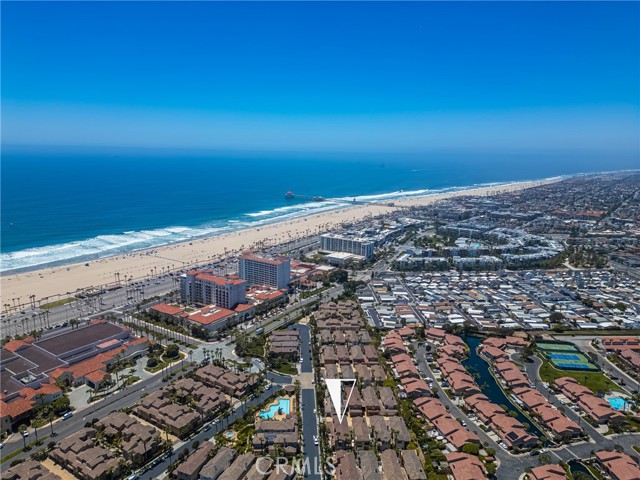 21270 Elda Cir, Huntington Beach CA: https://media.crmls.org/medias/8906a427-0b59-409a-a7b9-484cc6fa60e2.jpg