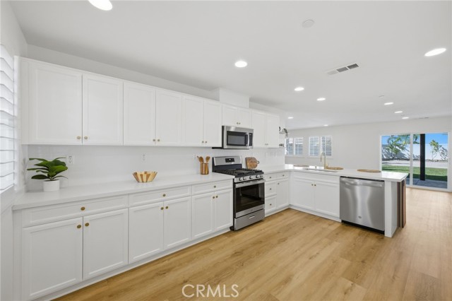 Detail Gallery Image 11 of 54 For 3418 Presidio, Perris,  CA 92570 - 4 Beds | 2/1 Baths