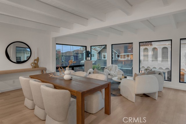 58 66th Place, Long Beach CA: https://media.crmls.org/medias/89080920-d635-4601-bc67-cbf95031a092.jpg