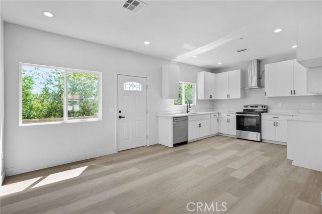 Detail Gallery Image 4 of 9 For 15931 Los Cedros #B,  Fontana,  CA 92336 - 3 Beds | 2 Baths