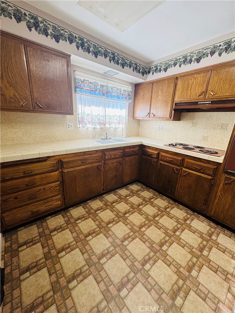 https://media.crmls.org/medias/8908b1a8-2d0b-46c7-b0f6-2858dc1a96c3.jpg?preset=X-Large