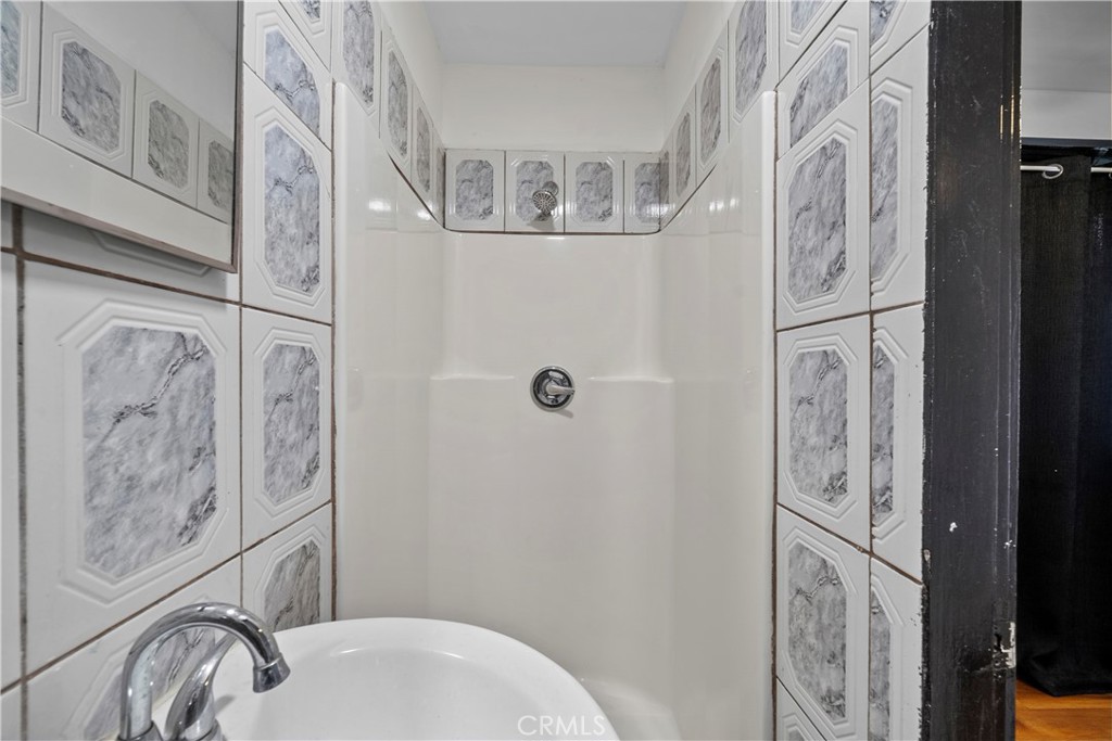 https://media.crmls.org/medias/8908b727-a58c-431d-aaf7-8fe4acb8f0de.jpg?preset=X-Large